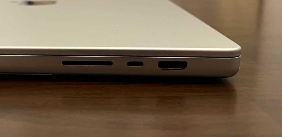 هر دو پیکربندی پیش فرض مک بوک پرو 14 اینچی در فروشگاه آنلاین اپل دارای M1 Pro هستند، اما در واقع دو نوع متفاوت دارند.